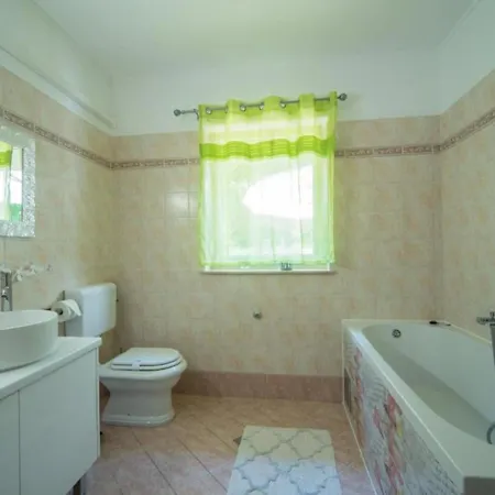 Melanie - Opric Hills Apartment