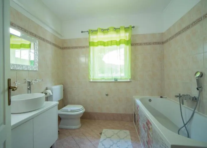 Melanie - Opric Hills Apartment